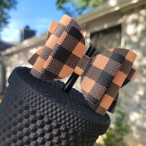 Tumbler bow straw topper